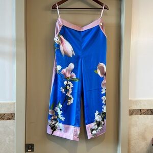 Ted Baker wide legged floral cropped pants in satin fabric, fits size 8-10